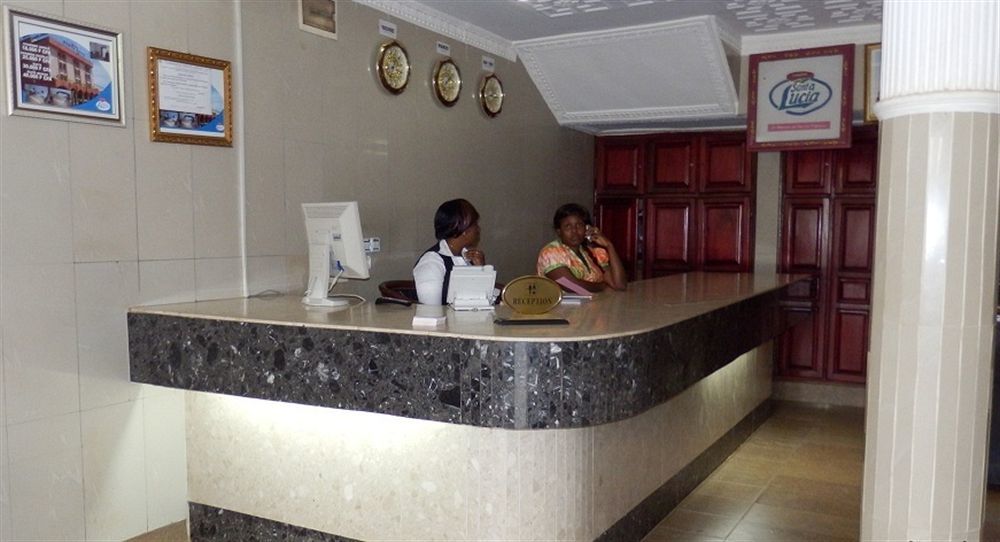 Hotel Santa Lucia Яунде Экстерьер фото