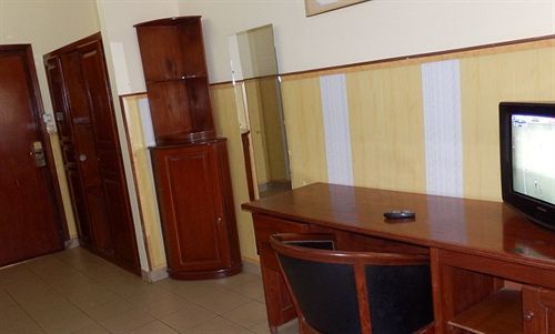 Hotel Santa Lucia Яунде Экстерьер фото