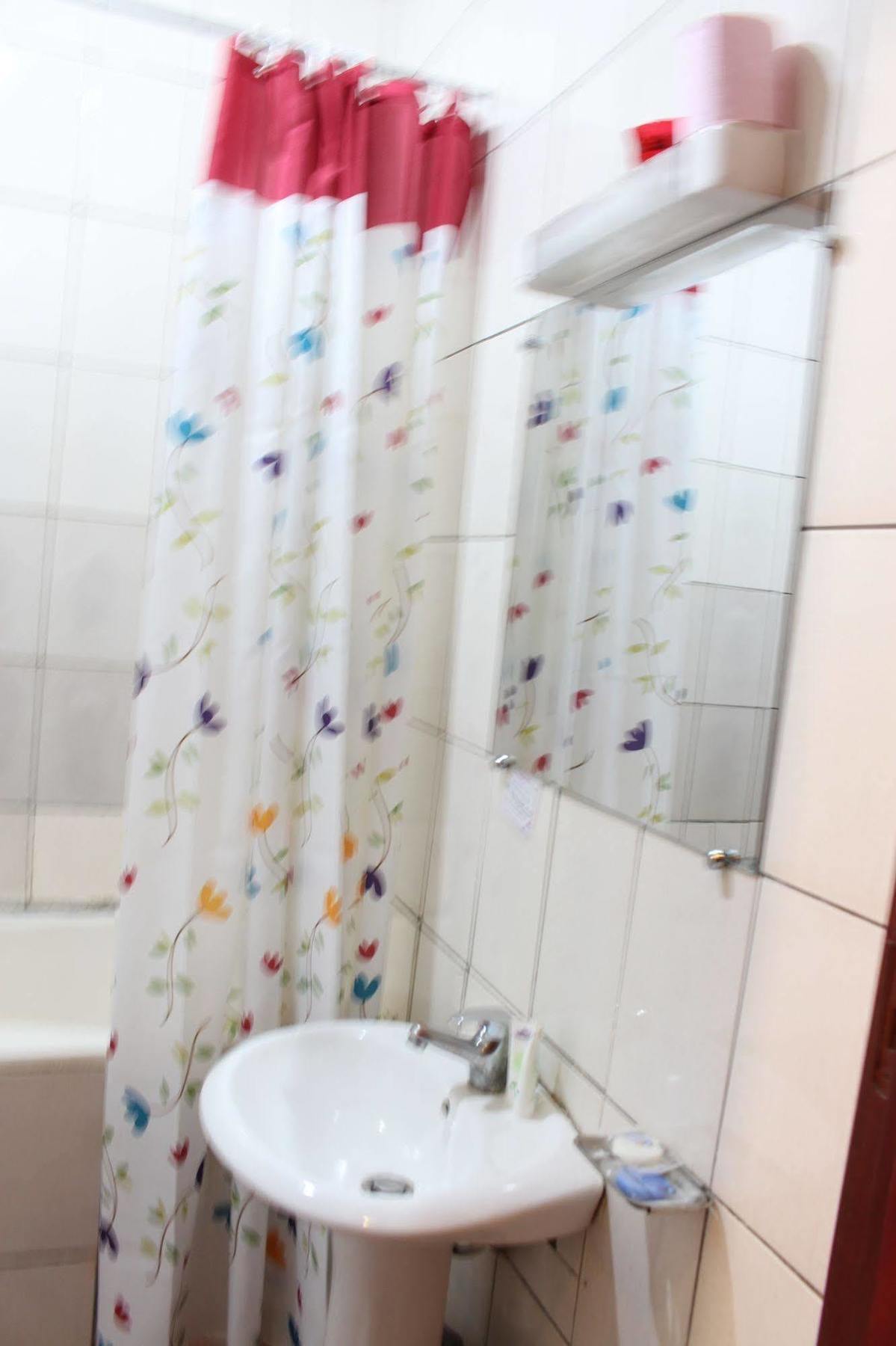 Hotel Santa Lucia Яунде Экстерьер фото