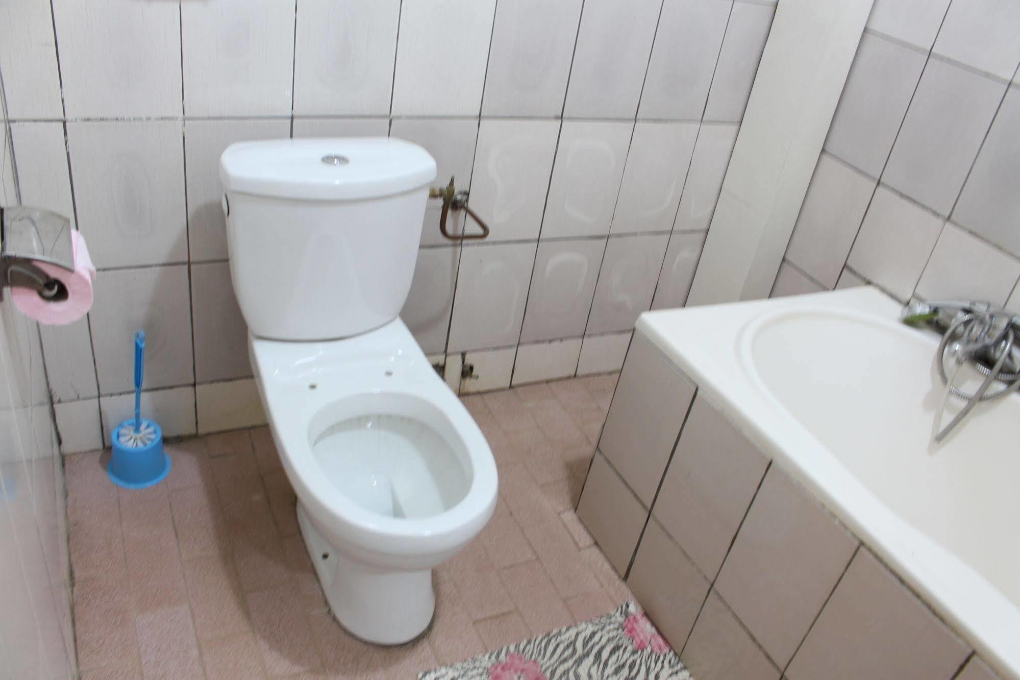 Hotel Santa Lucia Яунде Экстерьер фото